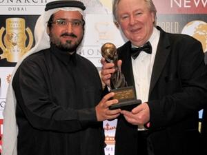 Tariq Bin Khalifa, Director, Account Management, DP World receiving the award