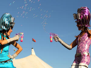 Tea can give rise to an 'effervescent' fizzing experience in the heat of the desert.