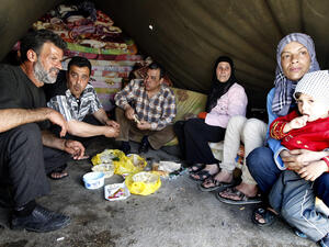 Syrians in Yarmouk have gone without aid for over seven months. [eintifada]