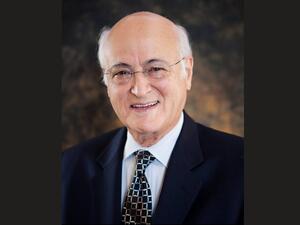 Steve Jobs’ Syrian father, Abdulfattah John Jandali, speaks up in an emotional account of his (non)relationship with boy
genius Mac-mastermind. The 80 year-old fears he will never communicate with his son, even from each's respective 'deathbed'.