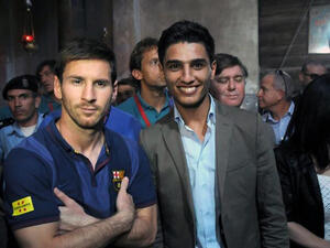 The moment Mohammad Assaf met football legend Messi. (Image: Facebook)