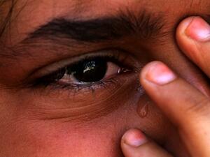 A child crying after a parental scolding. In the Arab world, parents are often sensitive to points that would not unsettle
a non-Arab family as much, mocks Kabobfest blogs.