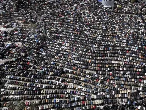 مئات الالاف يرفضون وجود مبارك في سدة الحكم