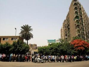 Queues around the block 