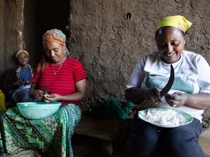 Two Ethiopian women cut garlic in the rural city of Debre Berhan. (Albawaba/J. Zach Hollo)