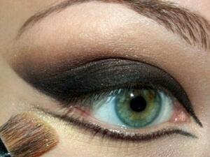 العين هي موطن الجمال في كلّ وجه