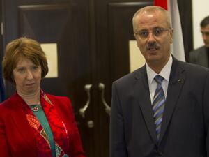 Palestinian Prime Minister Rami Hamdallah (R) and the EU High Representative Catherine Ashton (L) address the medias in the West Bank town of Ramallah on June 19, 2013. (Source: AFP / AHMAD GHARABLI)