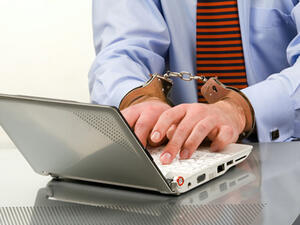 The Internet activities of Bahraini denizens are being watched very closely by Bahrain's concerned government. (Image Source: "twylah.com")
