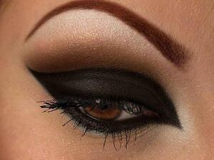 يُمكن وضع الكحل الدائم بمختلف الأنماط والألوان، من الطلّة الناعمة والطبيعيّة إلى تلك الدراميّة!