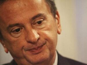 Top economic officials are to gather to discuss the trouble in the Lebanese economy.