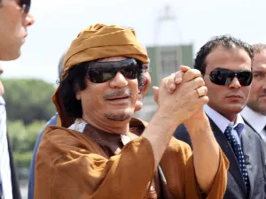  تونس تحتج على القذافي