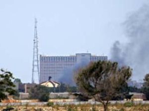 المعارضة: القذافي في طرابلس 