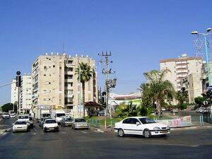 Lod's downtown as another side of Arab town is under invasion by a new ultra Jewish settlement