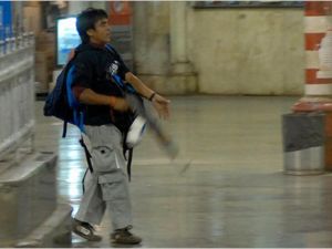 محمد أجمل قصاب خلال تنفيذ الهجوم الدموي/أرشيف