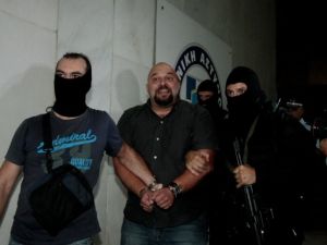 تساؤلات سياسية في اليونان بعد حملة اعتقالات النازيين الجدد