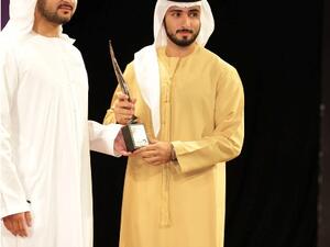 Sheikh Mohammed Bin Rashid Al Maktoum handing the award to one of the honourees