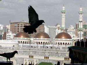 Prayer time in Saudi Arabia means that all commercial activity comes to a halt 5 times a day.  Many have questioned whether this
'break' system should be tweaked or overhauled, not to abandon prayer but still to support it without shutting down shop.