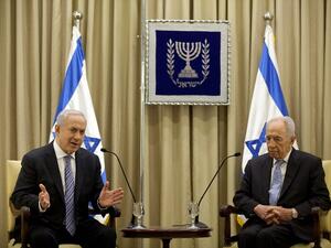 Prime Minister Netanyahu (L) and President Shimon Peres.