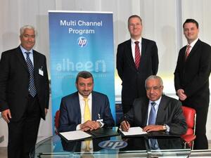 Top executives from HP Saudi Arabia and Saudi Hollandi Bank at the contract signing 