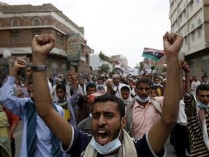 يمنيون يتظاهرون ضد الرئيس صالح في صنعاء