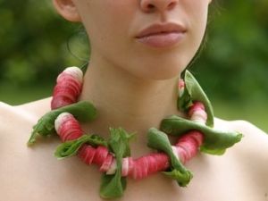  ثمة أنواعاً من هذه الخضر(الربيعية والصيفية)، تمنح المرأة الرشاقة وتساعدها في إزالة الوزن والقضاء على دهون جسمها بطريقة فعّالة، مما يجعلها ترتاح أكثر مع إقتراب موسم البحر