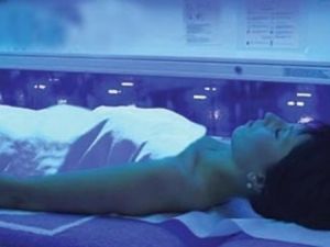 جميع الدراسات أثبتت بشكل قاطع أن أجهزة التسمير تحمل ضررا كبيرا على الجلد، نظرا لعلاقتها الوطيدة بسرطانات الجلد على المدى البعيد