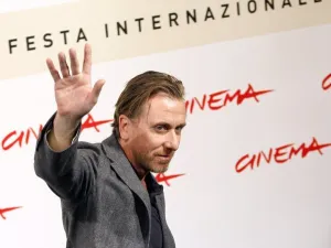الممثل والمخرج الإنجليزي تيم روث  رئيس لجنة تحكيم قسم "نظرة ما" في مهرجان كان السينمائي.