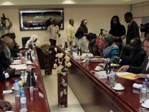 كانج كيونج وا نائبة مفوض حقوق الانسان بالامم المتحدة تشارك في اجتماع في الخرطوم مع مسؤولين من وزارة العدل السودانية بعد زيارتها الى أبيي وجنوب كردفان ودارفور 