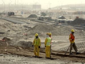 عمال جزيرة المتاحف بابوظبي 