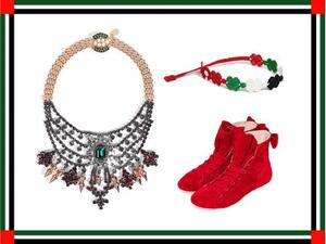 مجموعة متنوعة من الإكسسوارات تحمل ألوان العلم الإماراتي