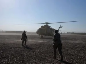 مقتل 11 من أفراد الشرطة والجيش في تفجير انتحاري بسيارة ملغومة في أفغانستان
