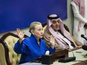 كلينتون والفيصل خلال المؤتمر الصحفي