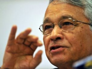 القضاء يلاحق وزيرا سابقا مقيما في الخارج في سابقة في الجزائر