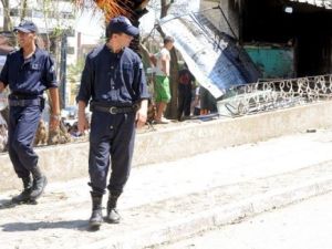 شرطيان جزائريان في تيزي وزو 
