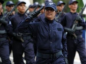 افراد من الجيش الجزائري خلال عرض عسكري