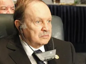 الرئيس الجزائري يقول انه سيعدل الدستور