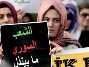 ناشطون يتظاهرون امام السفارة السورية في انقرة 