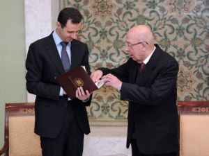 الرئيس السوري تسلم نسخة من مشروع الدستور الجديد
