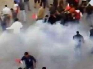 الشرطة تطلق الغاز المسيل للدموع على تظاهرة في البحرين