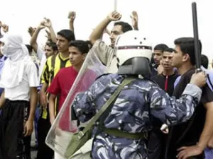 البحرين تفرج عن معتقلين شيعه 