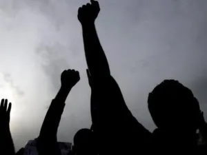شيعة بحرينيون يتظاهرون في ميدان اللؤلؤة 