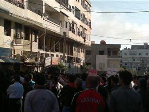 محتجون يتجمعون في مدينة بانياس السورية 
