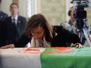 النظرة الاخيرة على جثمان بن بلة 