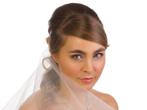 لا ترتكبي هذه الأخطاء الجمالية قبل تطبيق مكياج الزفاف وبعده!