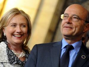 وزير الخارجية الفرنسي الان جوبيه ونطيرته الاميركية هيلاري كلينتون