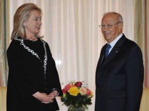 وزيرة الخارجية الاميركية هيلاري كلينتون تستقبل رئيس الوزراء التونسي الباجي قائد السبسي في واشنطن
