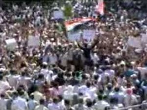 تظاهرة ضد نظام الرئيس الاسد في ضواحي دمشق 