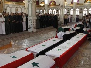 صلاة الجنازة على ضحايا تفجيري دمشق في مسجد العثمان بالعاصمة السورية
