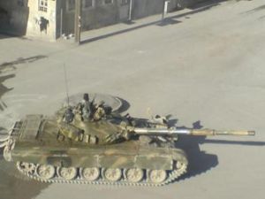 دبابة تابعة للجيش السوري بصورة التقطت بالقرب من دمشق 
