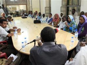 نشطاء سودانيون شبان يعقدون مؤتمرا صحفيا في الخرطوم 
